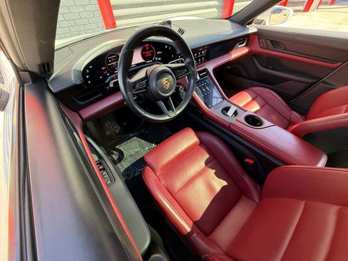 Used 2023 Porsche Taycan image 18