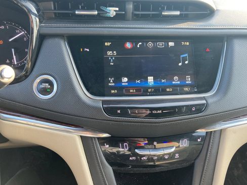 Used 2017 Cadillac XT5 Luxury w/ Driver Awareness Package FWD image 14