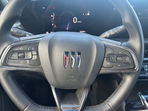 Used 2025 Buick Envista Sport Touring image 25