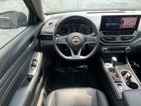 Used 2023 Nissan Altima 2.5 SR w/ SR Premium Package AWD/4WD image 16