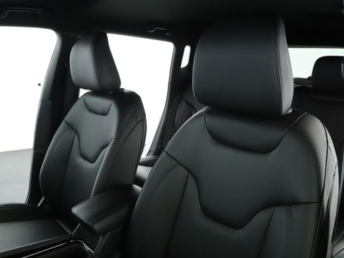 New 2026 Jeep Compass Limited image 4