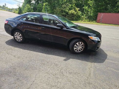 Used 2010 Toyota Camry LE FWD image 7