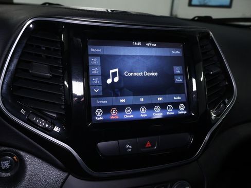 Used 2020 Jeep Cherokee Limited image 30