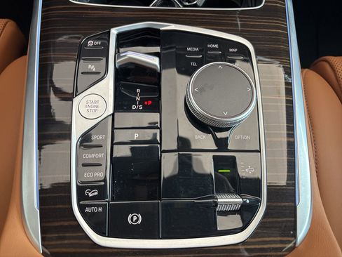 Used 2026 BMW X7 xDrive40i w/ Premium Package AWD/4WD image 31