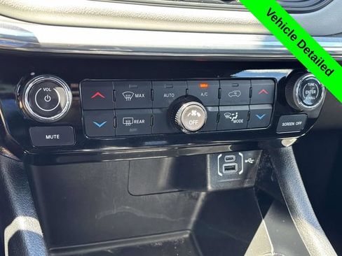 Used 2023 Jeep Compass Limited AWD/4WD image 18