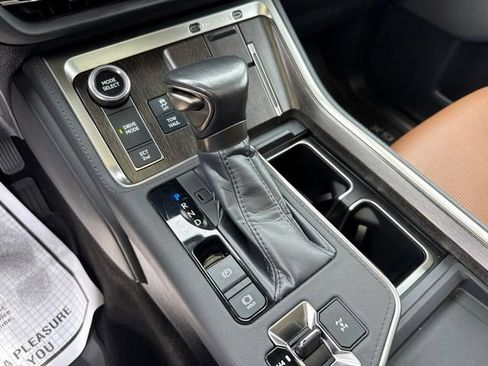 Used 2024 Lexus GX 550 w/ Accessory Package (2T) AWD/4WD image 37