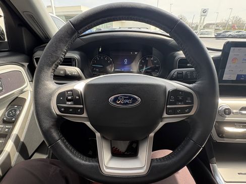 Used 2022 Ford Explorer XLT w/ Equipment Group 202A AWD/4WD image 19