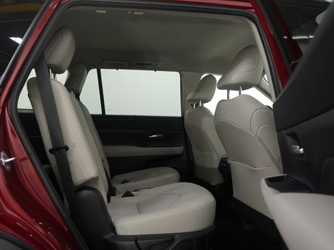 Used 2024 Toyota Grand Highlander Limited image 13