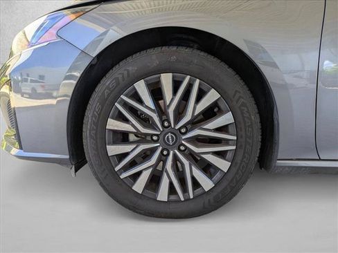 Used 2024 Nissan Altima 2.5 SV FWD image 13