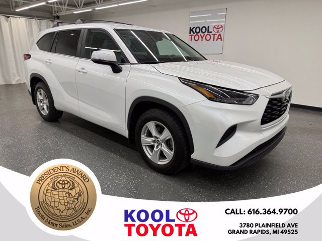 Used 2023 Toyota Highlander L FWD image 1
