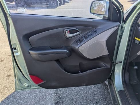 Used 2011 Hyundai Tucson GLS image 9