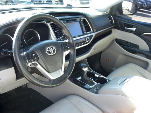 Used 2014 Toyota Highlander Limited FWD image 6