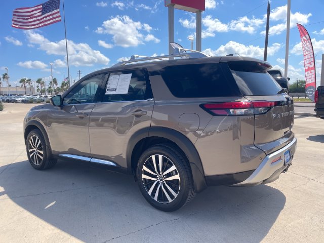 Used 2024 Nissan Pathfinder Platinum w/ Cargo Package AWD/4WD image 3