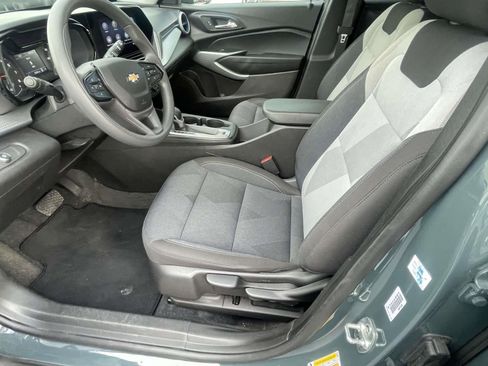 Used 2025 Chevrolet Trax LS image 12