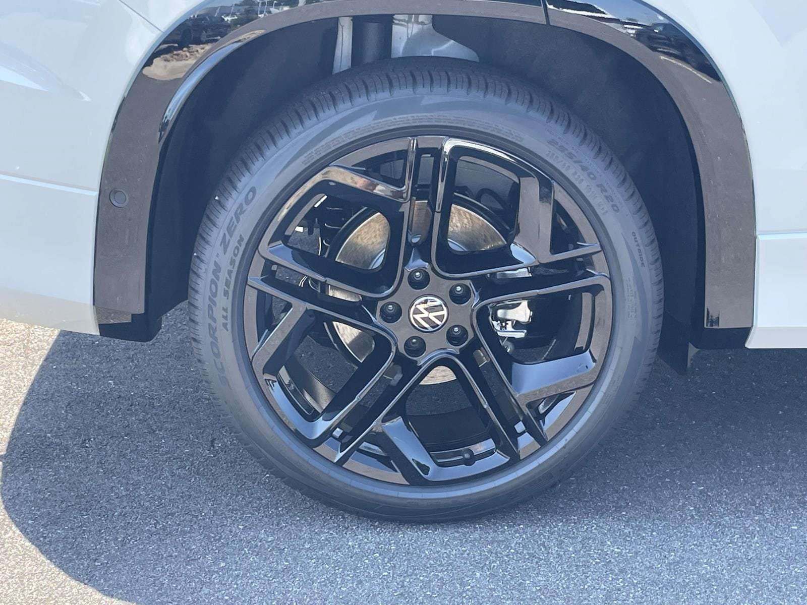 New 2026 Volkswagen Tiguan SE R-Line FWD image 8