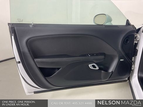 Used 2023 Dodge Challenger SXT RWD image 16