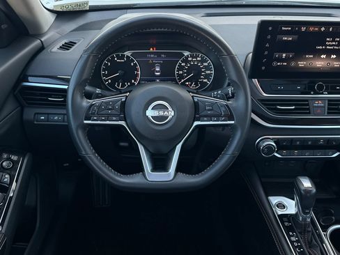 Used 2023 Nissan Altima 2.5 SR w/ SR Premium Package FWD image 13