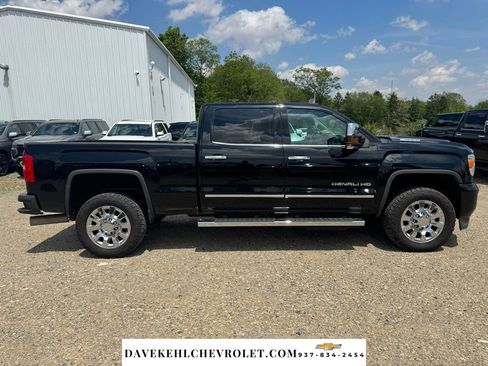 Used 2018 GMC Sierra 2500 Denali w/ Duramax Plus Package AWD/4WD image 6