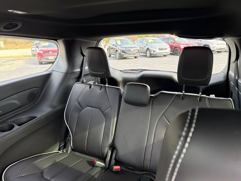 New 2026 Chrysler Pacifica Limited image 13