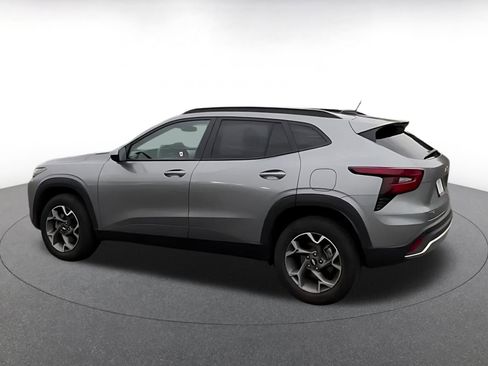 Used 2025 Chevrolet Trax LT image 10