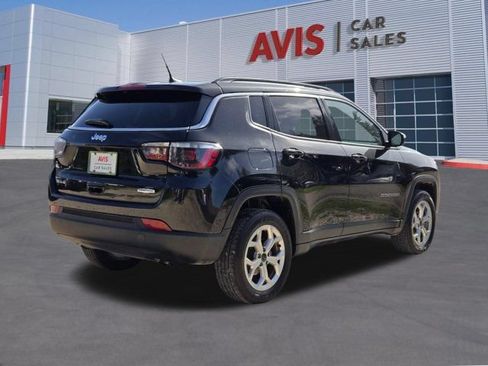 Used 2025 Jeep Compass Latitude w/ Sun & Sound Group AWD/4WD image 6