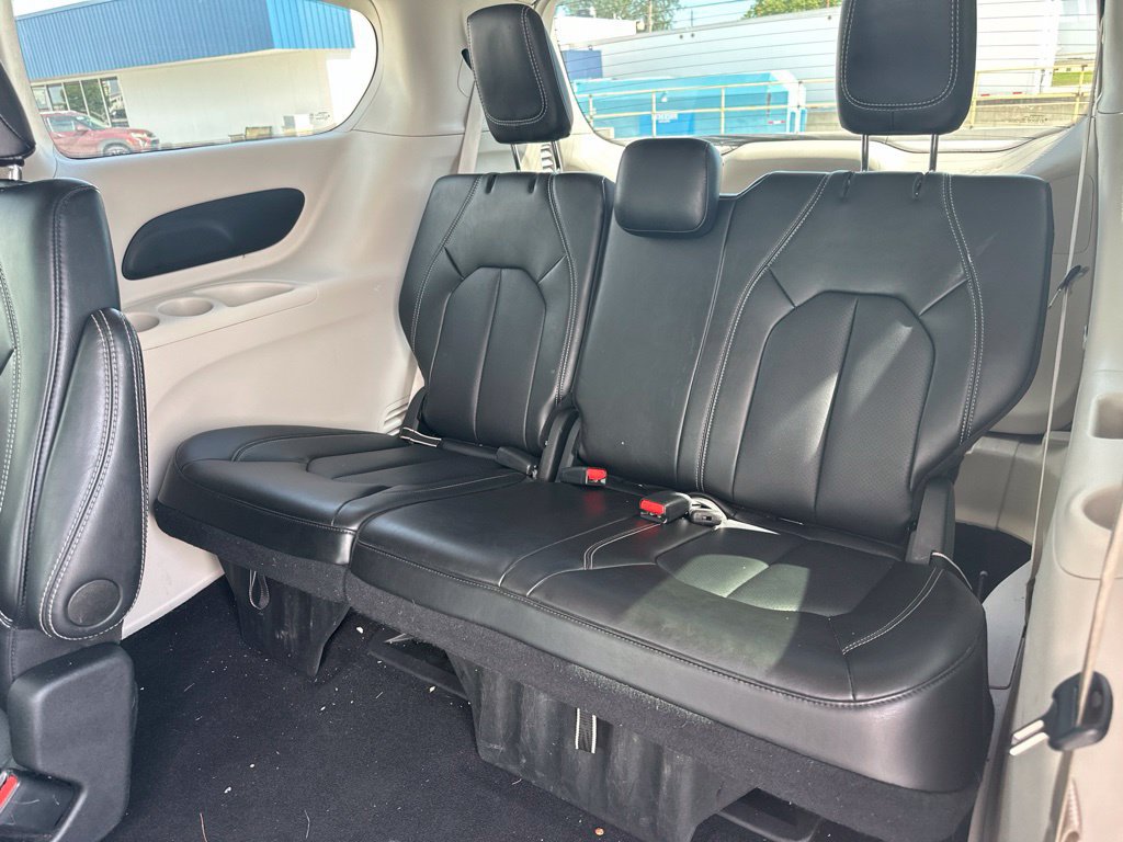 Used 2024 Chrysler Pacifica Touring-L FWD image 14