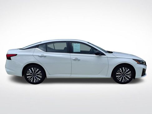 Used 2025 Nissan Altima 2.5 SV FWD image 10