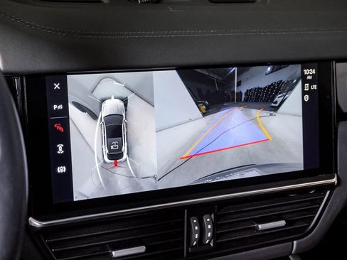 Used 2022 Porsche Cayenne Turbo image 23