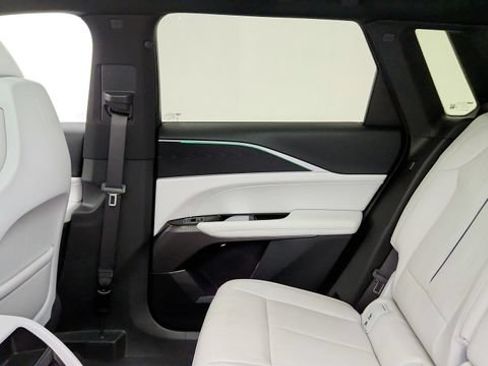 Used 2025 Cadillac Lyriq Luxury AWD/4WD image 44