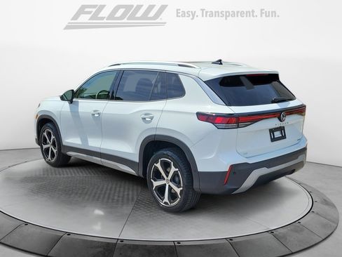 Used 2025 Volkswagen Tiguan SE w/ Panoramic Sunroof Package image 6