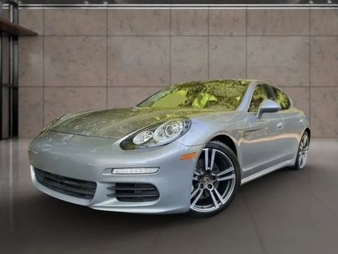 Used 2016 Porsche Panamera S image 2