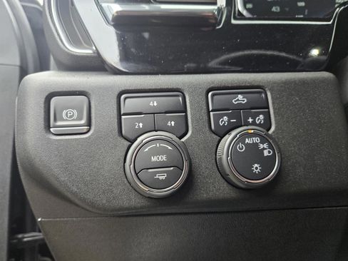 Used 2024 Chevrolet Silverado 2500 LT image 19