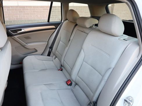 Used 2016 Volkswagen Golf S image 19