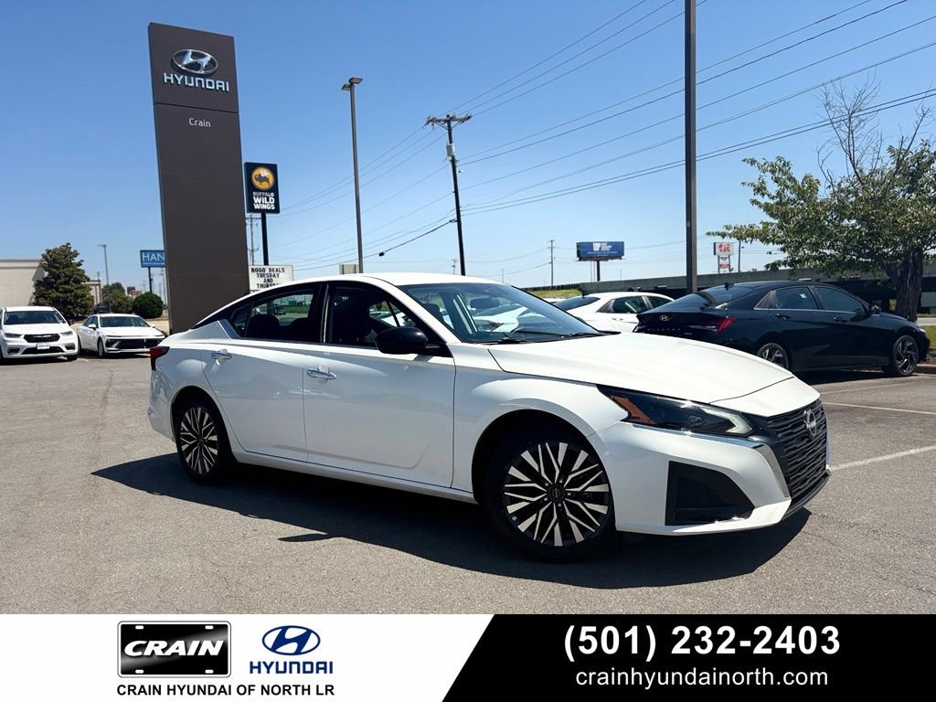 Used 2025 Nissan Altima 2.5 SV FWD image 1