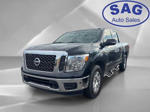 Used 2018 Nissan Titan SV w/ SV Convenience Package AWD/4WD image 5