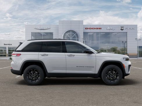 Used 2026 Jeep Grand Cherokee Altitude AWD/4WD image 21