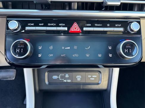 Certified 2025 Hyundai Tucson Limited AWD/4WD image 35