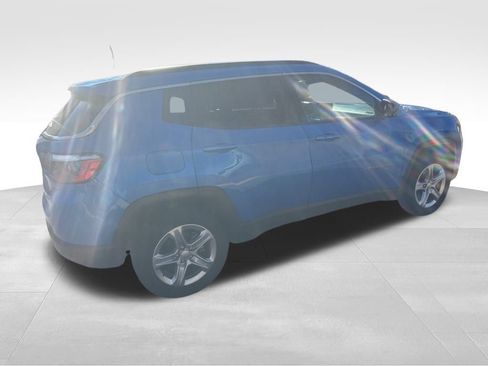 Used 2024 Jeep Compass Latitude image 27