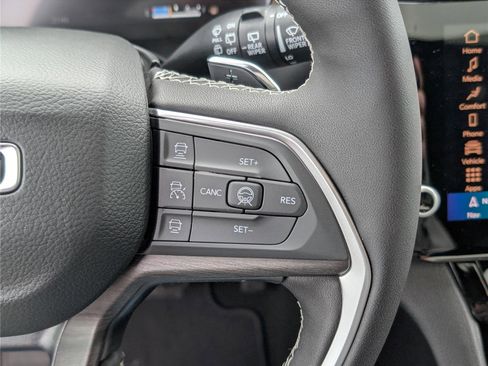 New 2026 Jeep Grand Cherokee Altitude image 18