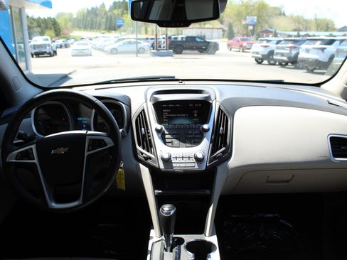 Used 2017 Chevrolet Equinox Premier w/ Enhanced Convenience Package AWD/4WD image 16