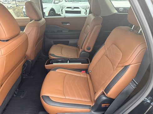 Certified 2025 Nissan Pathfinder Platinum image 27