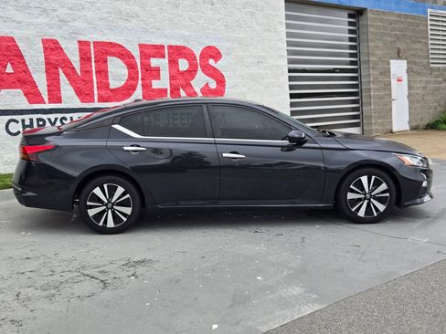 Used 2022 Nissan Altima 2.5 SV FWD image 8