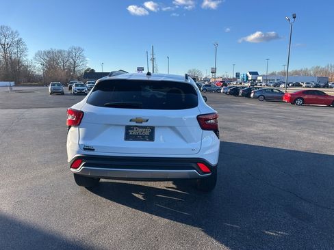 Used 2025 Chevrolet Trax LT image 4
