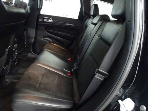 Used 2017 Jeep Grand Cherokee Altitude image 4