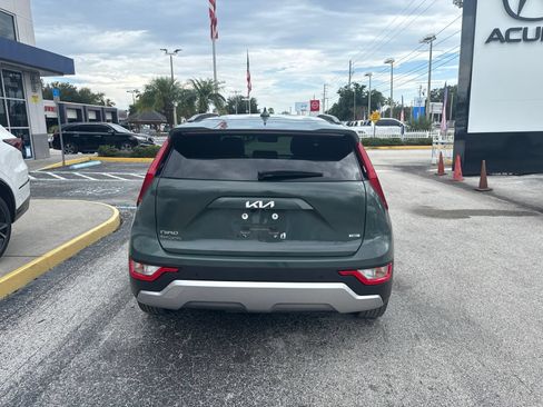 Used 2025 Kia Niro EX FWD image 4