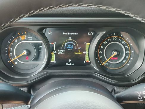 Used 2025 Jeep Wrangler Sport AWD/4WD image 25