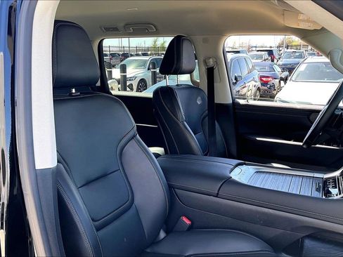 Used 2025 Nissan Armada SV image 11