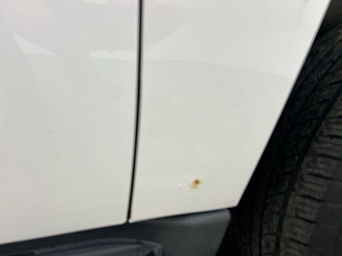 Used 2011 GMC Yukon XL SLE image 30