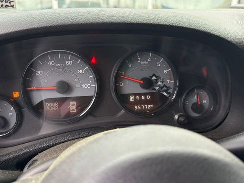 Used 2017 Jeep Wrangler Unlimited Sahara AWD/4WD image 12