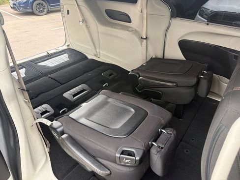 Used 2018 Chrysler Pacifica Touring Plus FWD image 19
